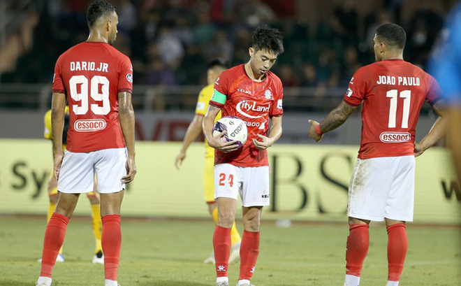 V.League hoãn, ngoại binh khốn khổ bán nhà trả nợ