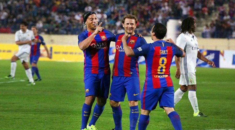 Ronaldinho nhảy múa, trận El Clasico Legends Barca – Real diễn ra siêu kịch tính