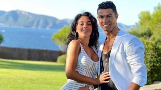 Ronaldo tận hưởng kỳ nghỉ cùng bạn gái ở Mallorca