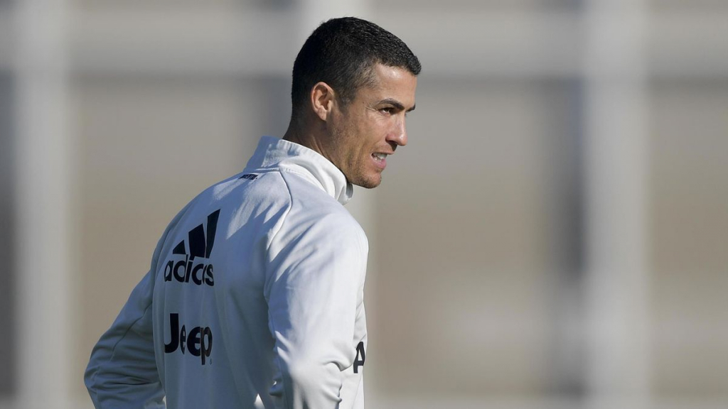 Vừa trở lại hội quân cùng Juventus, Ronaldo đã gặp vận đen