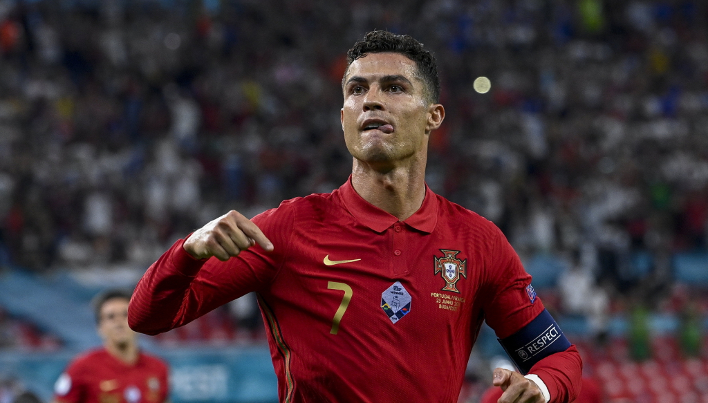 Giành vua phá lưới Euro, Ronaldo tạo ra kì tích độc nhất vô nhị trong lịch sử bóng đá