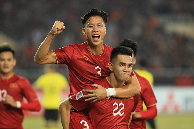 TRỰC TIẾP Việt Nam 3 - 0 Malaysia: Hoàng Đức lập công