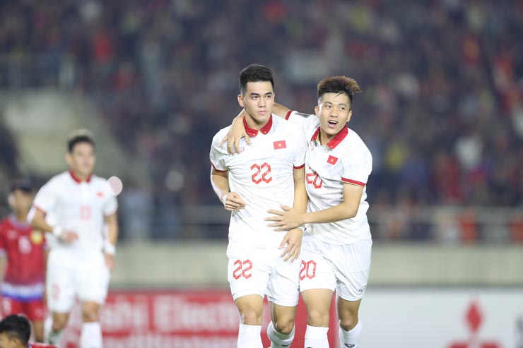 Điểm nhấn Việt Nam 6-0 Lào: Ăn tươi nuốt chửng là có thật