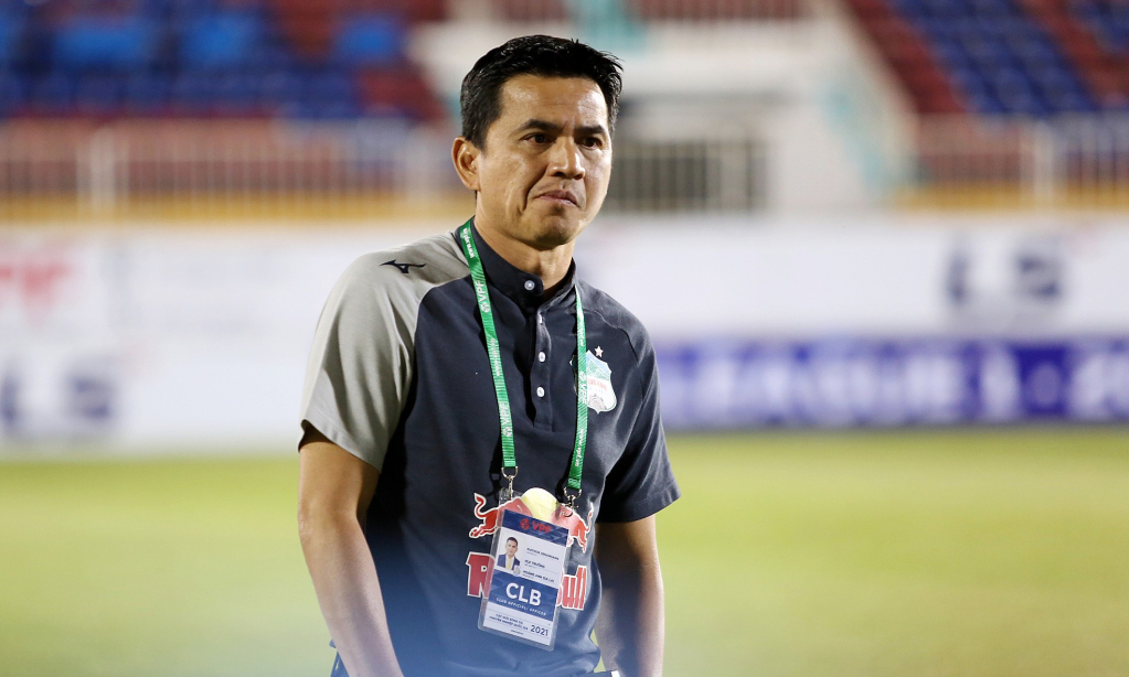 Giới bóng đá Thái Lan vẫn không buông tha Kiatisak