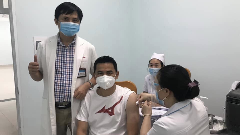 Kiatisak tiêm vắc-xin Covid-19 trước khi rời HAGL, về Thái Lan