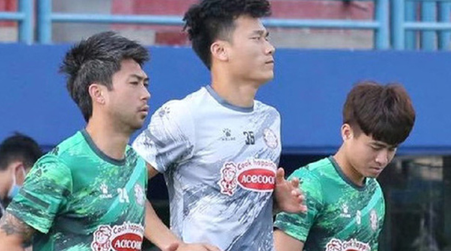 Lee Nguyễn tạm chia tay Tiến Dũng và các đồng đội để về Mỹ thi đấu?