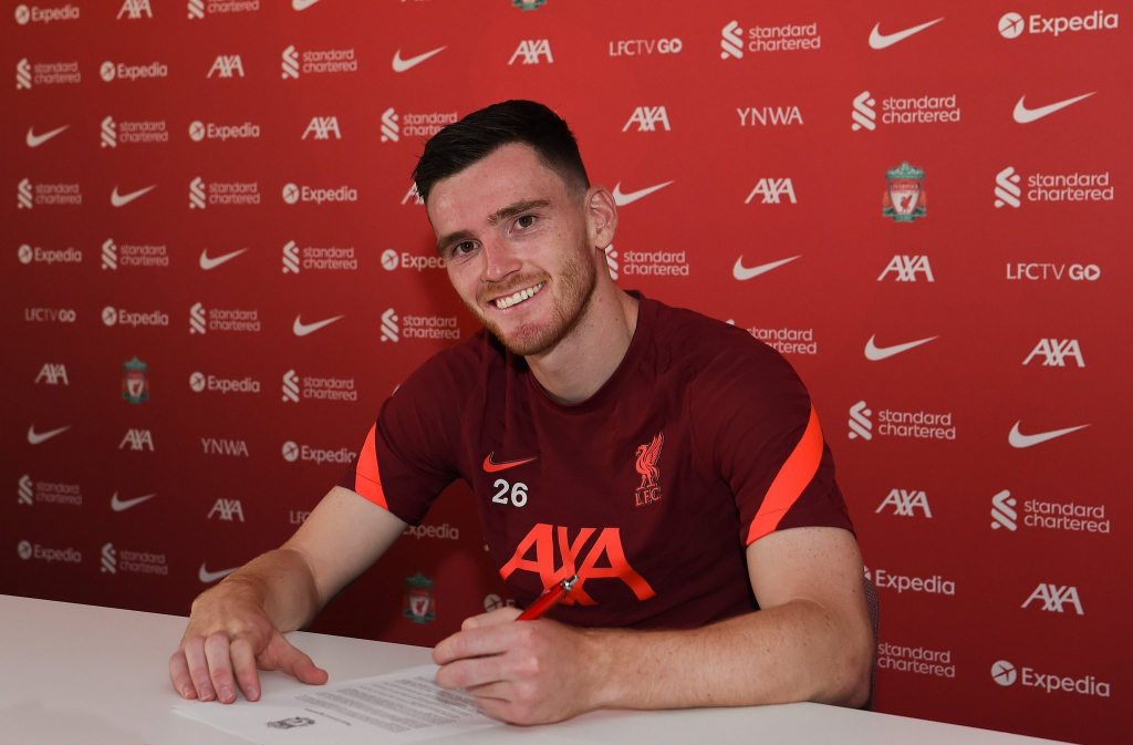 Liverpool trói chân Robertson bằng bản hợp đồng dài hạn
