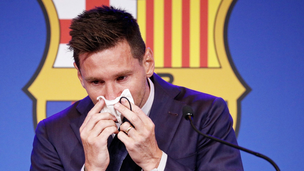 Messi bật khóc, nói lời chia tay Barcelona