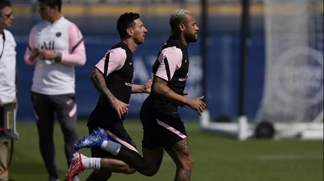 Messi và Neymar “như hình với bóng” trong buổi tập của PSG