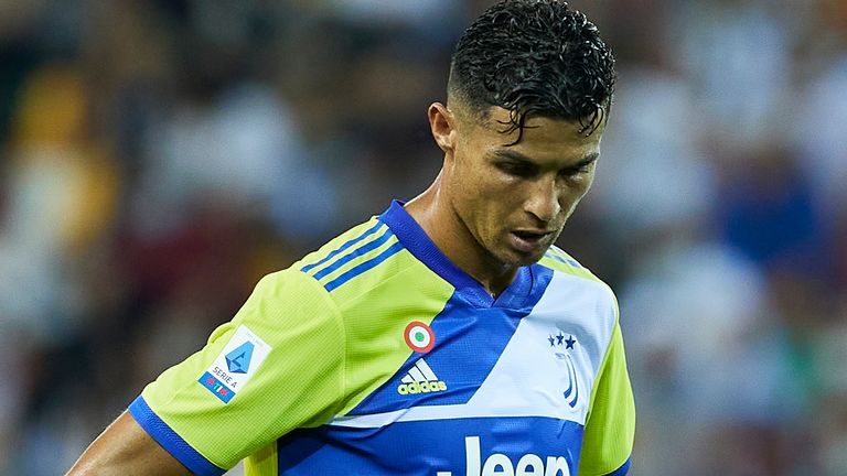 Ronaldo dính chấn thương, bỏ dở buổi tập của Juventus
