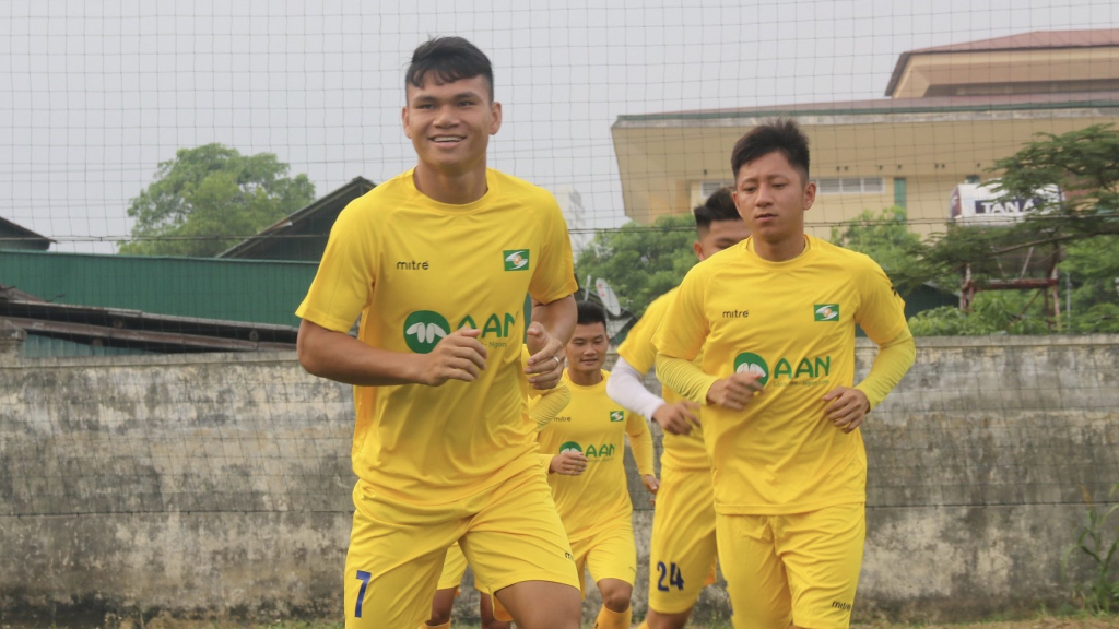 V.League 2021 tạm hoãn, SLNA nói không với giảm lương cầu thủ