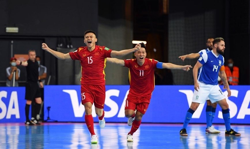 VIDEO: Bàn thắng lịch sử của ĐT futsal Việt Nam vào lưới Brazil