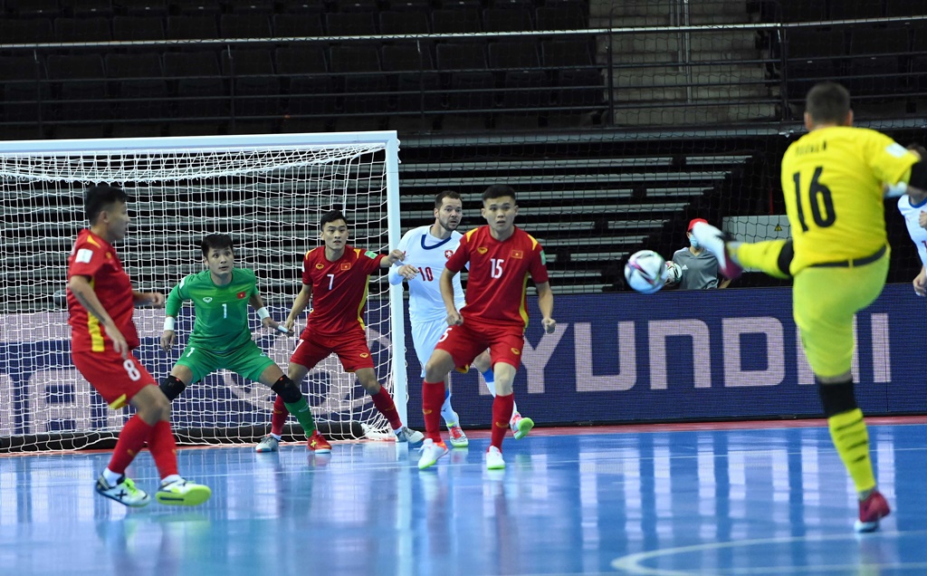 Điểm tin bóng đá sáng 20/9: ĐT futsal Việt Nam gặp Nga, Messi từ chối bắt tay Pochettino