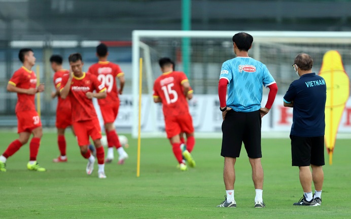 HLV Park Hang Seo “phân thân” ở hai đội tuyển