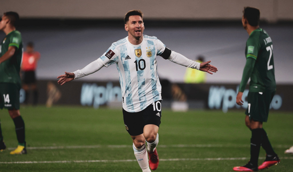 Lập hat-trick siêu đẳng, Messi vượt Pele trở thành chân sút vĩ đại nhất Nam Mỹ