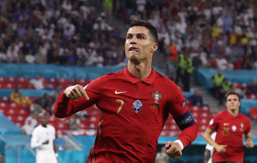 Ronaldo thiết lập kỷ lục vĩ đại nhất lịch sử bóng đá thế giới
