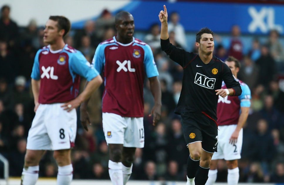 Ronaldo từng lập 2 cú đúp vào lưới West Ham thế nào?