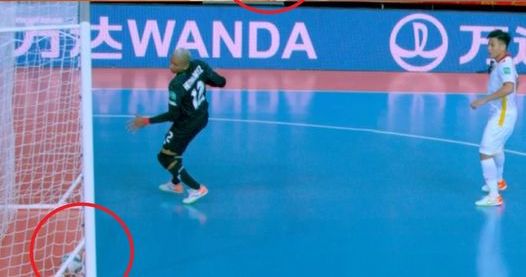 Minh Trí đi vào lịch sử, VAR phiên bản futsal từ chối bàn thắng cho Việt Nam