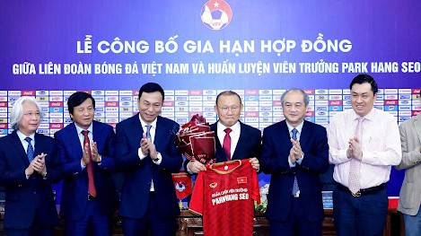 Chi tiết lạ trong quá trình gia hạn hợp đồng với HLV Park