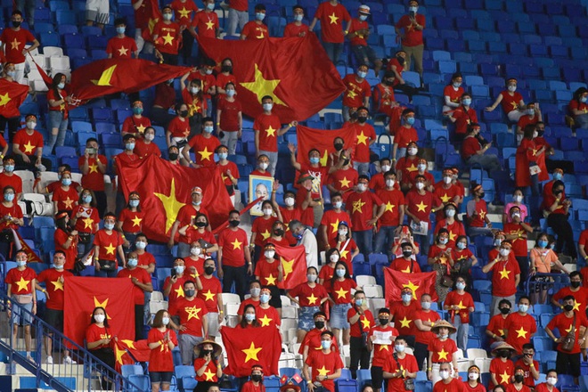 Khác Trung Quốc, Oman cho khán giả Việt Nam vào sân