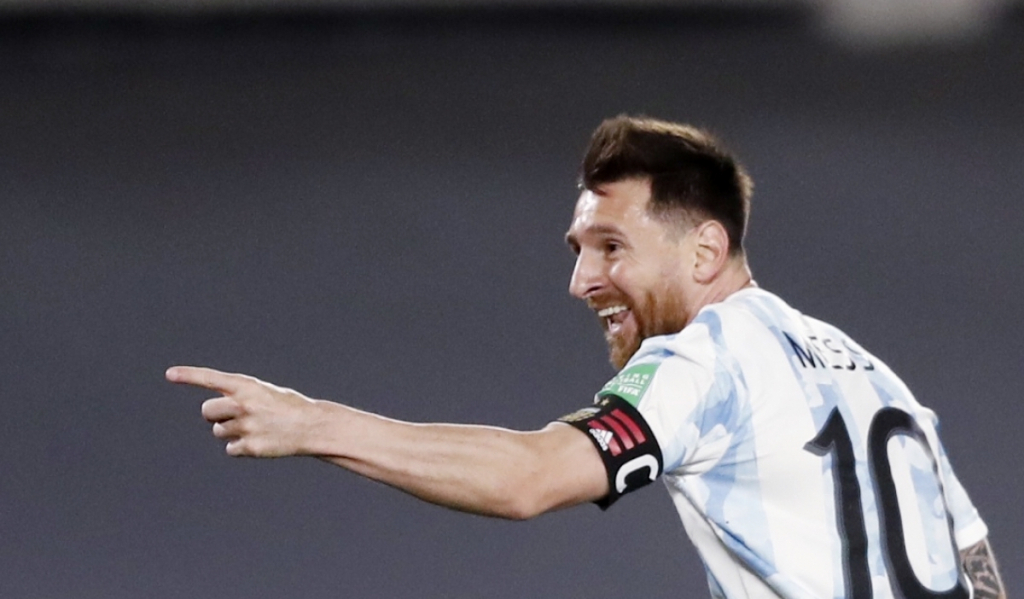 Messi được CONMEBOL trao tặng món quà ý nghĩa sau chiến thắng cùng ĐT Argentina