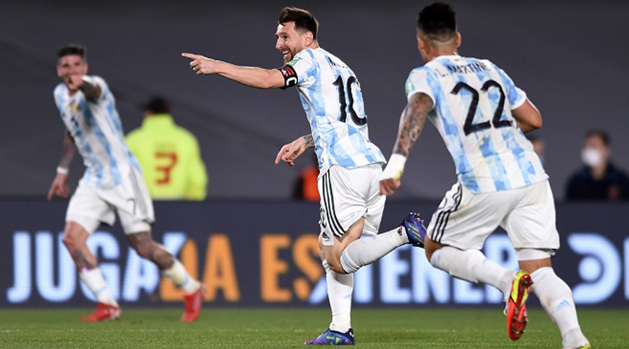 Messi tỏa sáng, Argentina đè bẹp Suarez và các đồng đội