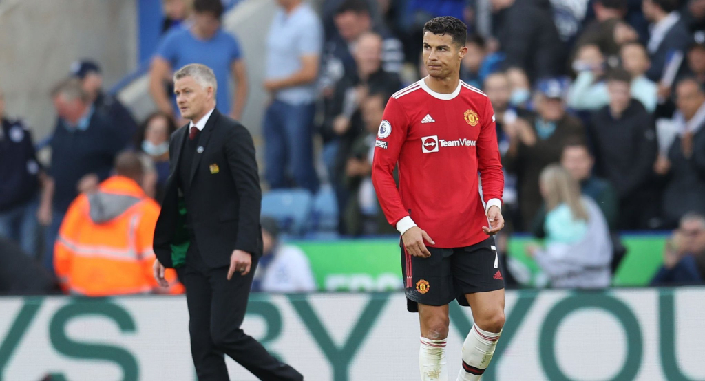 Ngoài Solskjaer, Ronaldo cũng đang là vấn đề của MU