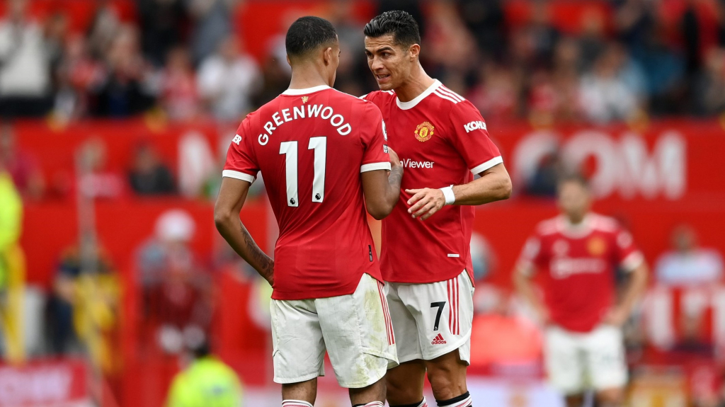 Phòng thay đồ MU lục đục, Ronaldo nổi cáu với Greenwood