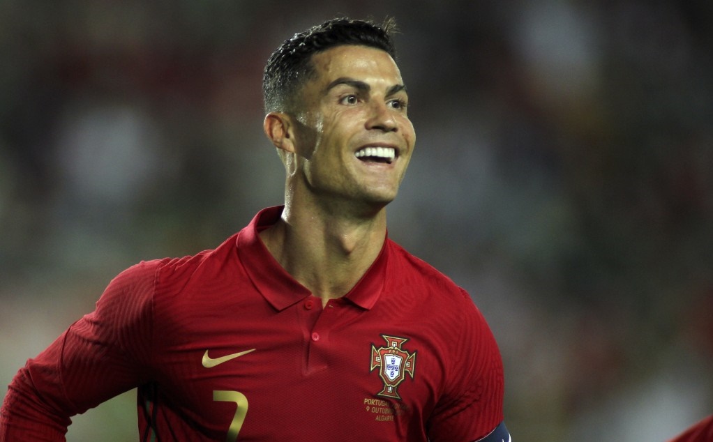 Ronaldo lập luôn 3 kỷ lục trong ngày ghi bàn vào lưới Qatar