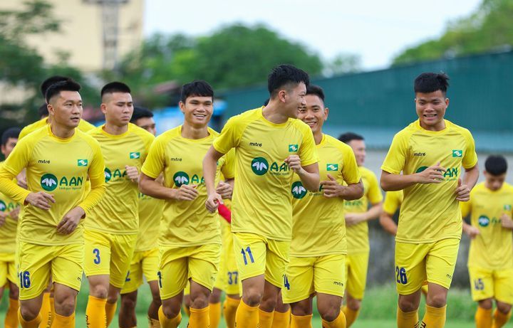 SLNA đòi tổ chức V.League theo kiểu truyền thống, VPF lập tức chiều lòng