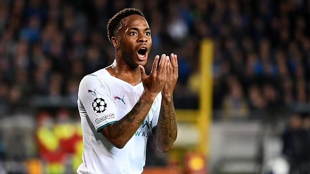 Huyền thoại Man City khẩn thiết năn nỉ Sterling gắn bó lâu dài với CLB