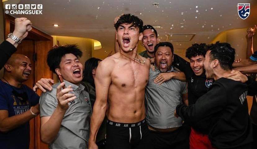 U23 Thái Lan ăn mừng như vô địch sau khi giành vé vớt dự VCK U23 châu Á
