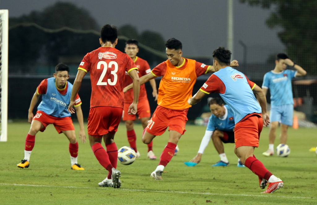 U23 Việt Nam tăng cường độ tập luyện, đón HLV Park Hang Seo