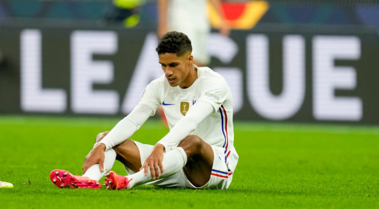 Vô địch cùng ĐT Pháp, Varane vẫn khiến MU thấp thỏm