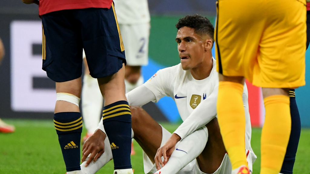 Chuyên gia chỉ trích Varane 'dựa hơi' Ramos, nên giải nghệ ở ĐT Pháp