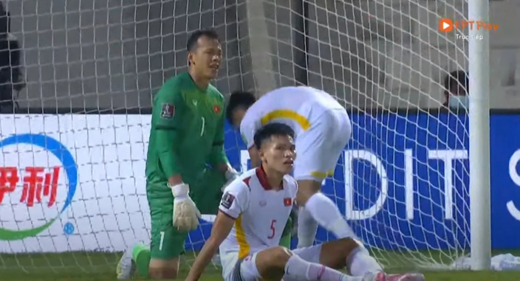 Có tới 2 cầu thủ tên Thanh Bình nhận ‘gạch đá’ sau trận thua Trung Quốc