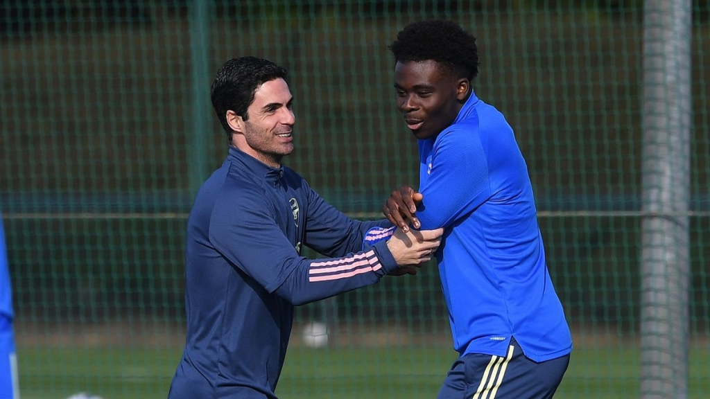 Bukayo Saka đưa Mikel Arteta lên mây xanh, gọi thầy là thiên tài chiến thuật