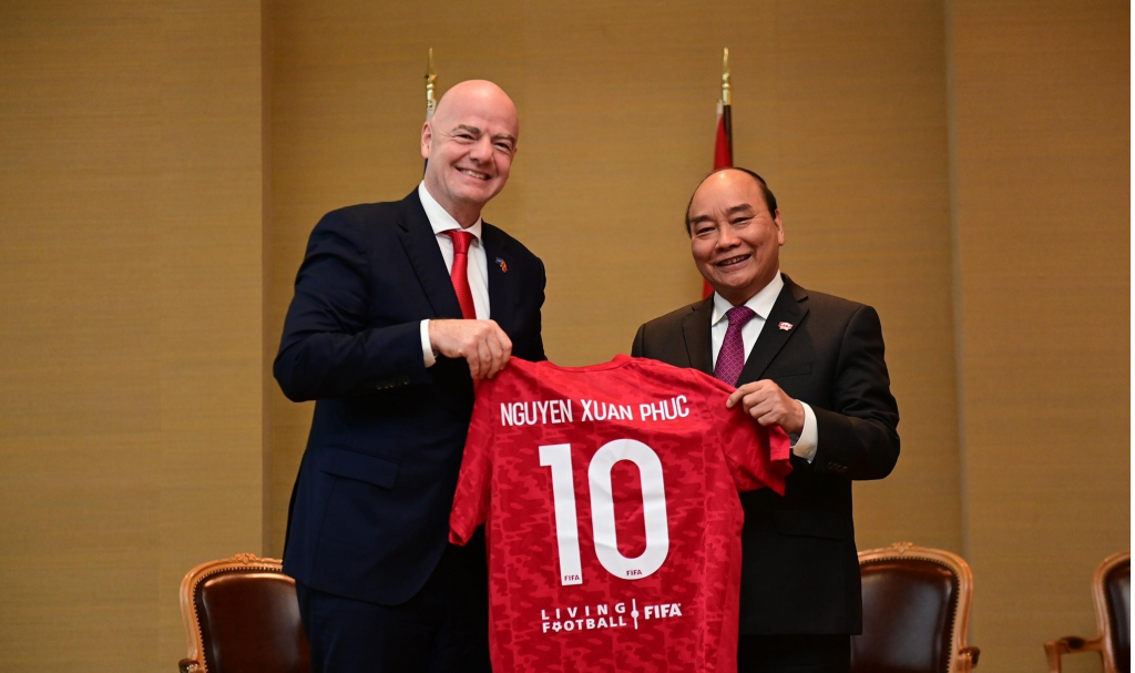 Chủ tịch nước Nguyễn Xuân Phúc gặp Chủ tịch FIFA, ĐT Việt Nam sắp làm nên lịch sử