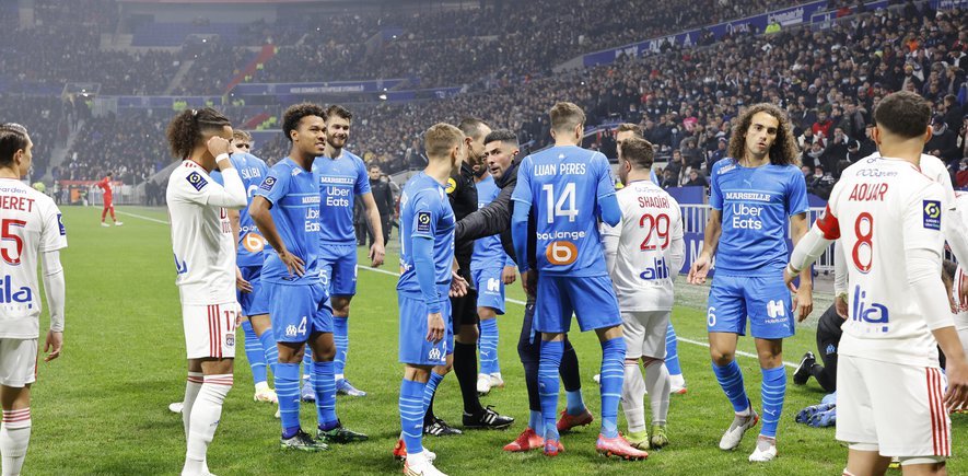 Đại chiến Lyon - Marseille bị hoãn chỉ sau hơn 4 phút