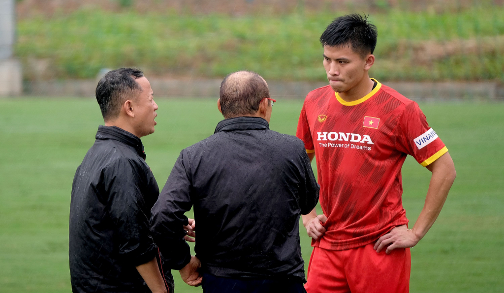 Làm thế nào để HLV Park Hang Seo dùng được cầu thủ U23 ở AFF Cup?