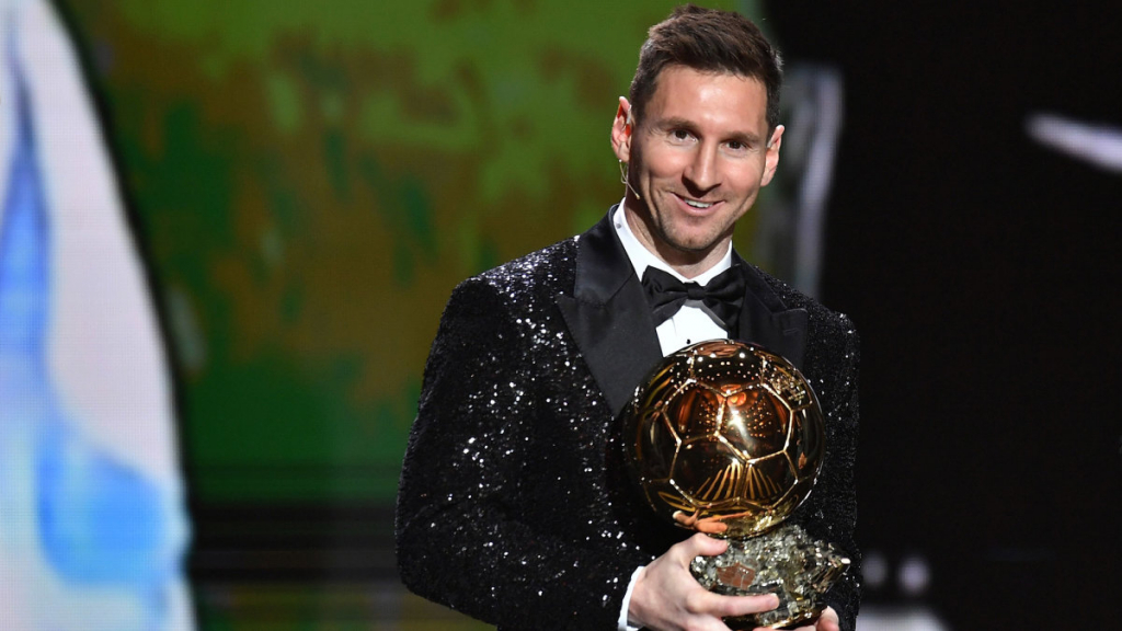 Messi đoạt Quả bóng Vàng thứ 7 trong sự nghiệp