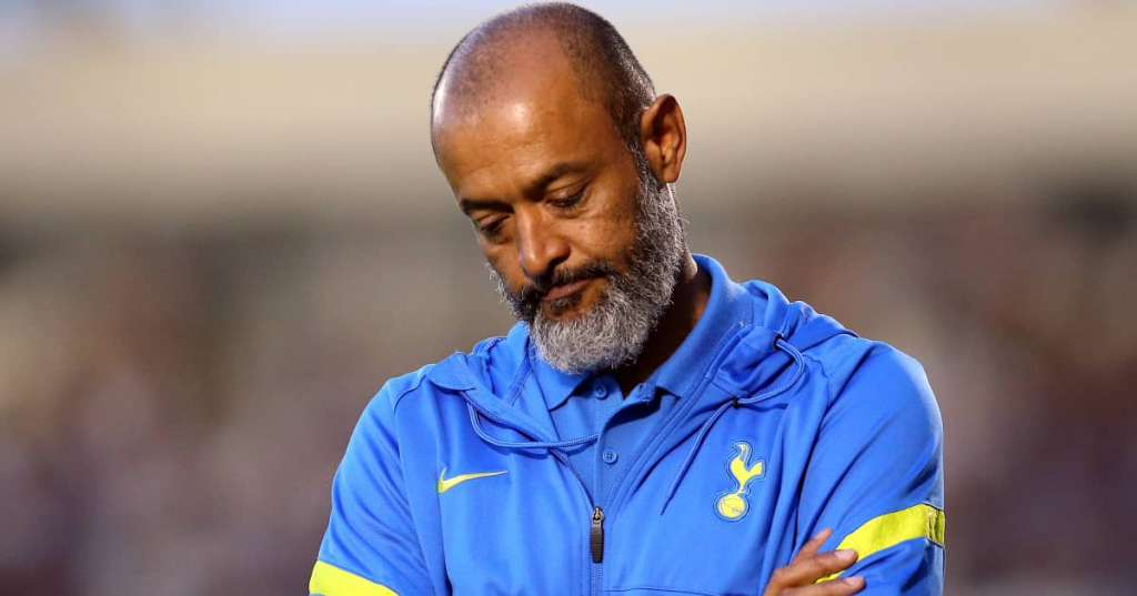 Tottenham sa thải Nuno Santo sau trận thua trắng MU