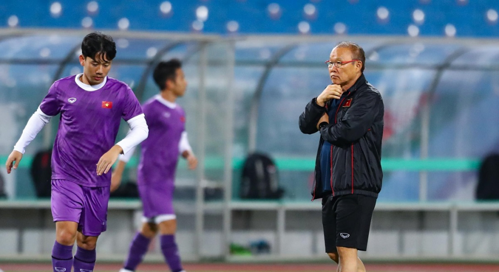 Bóng đá Việt Nam thay đổi lớn từ hợp đồng gia hạn với HLV Park Hang Seo