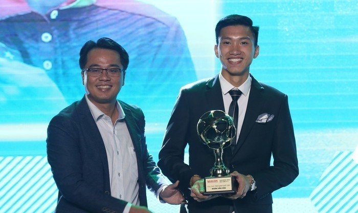 Quả bóng vàng Việt Nam 2021 bất ngờ “bỏ qua” giải thưởng Văn Hậu từng nhận