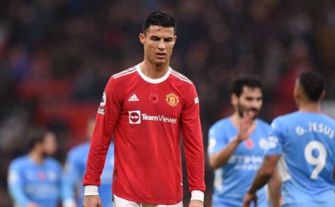 Ronaldo bị chê là kẻ hèn nhát vì pha vào bóng phi thể thao