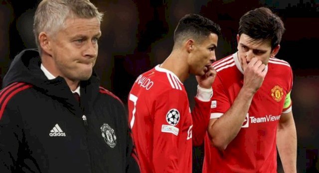 Solskjaer họp khẩn với Ronaldo cùng 5 sao MU, tìm cách “giải cứu” CLB