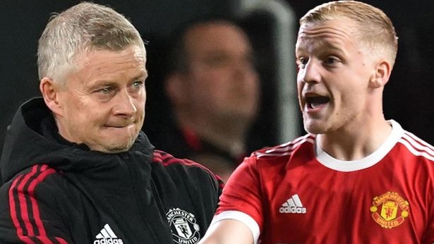 Pogba chấn thương rồi, Solskjaer còn chờ gì nữa mà không dùng Van de Beek!