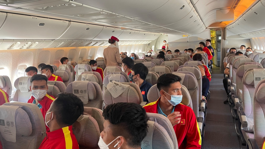 U23 Việt Nam nhận món quà ý nghĩa trên máy bay về nước