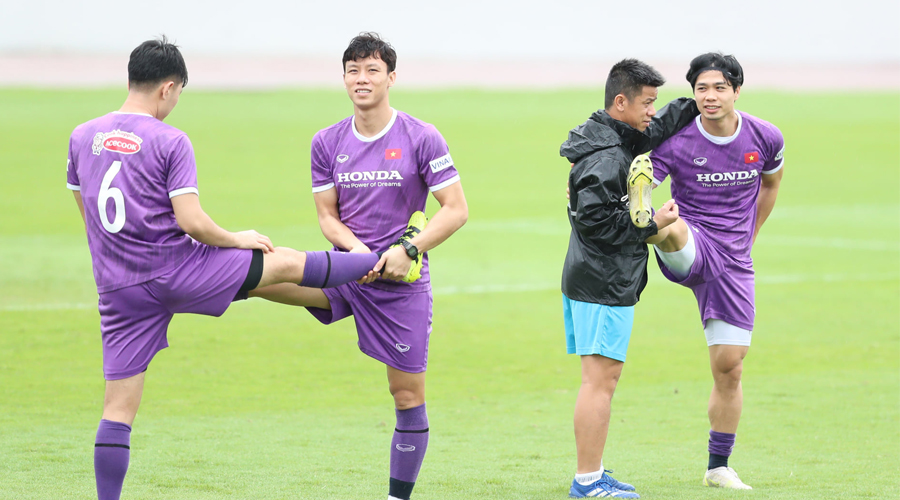 ĐT Việt Nam dự AFF Cup: Cẩn tắc vô áy náy