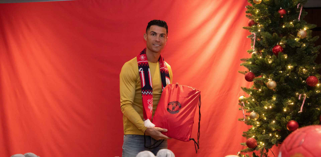 Hành động ý nghĩa của Ronaldo cùng dàn sao MU dịp giáng sinh